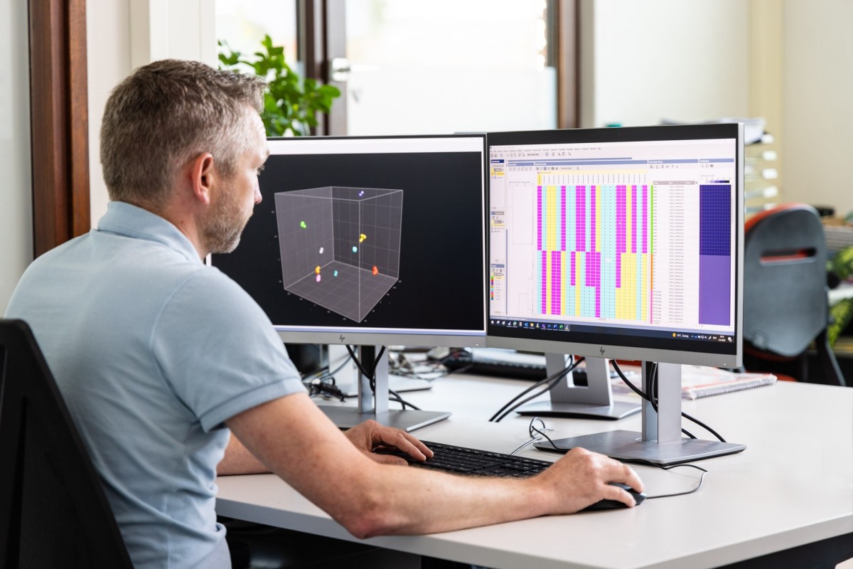 Assessment of plant identity with a computer